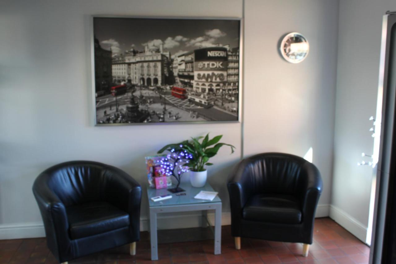 Redwings Lodge Dunstable Bagian luar foto